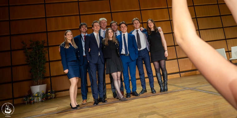 Münsteraner Vis Moot Team schreibt Geschichte – Eine Reise durch Kontinente, Kulturen und Hearing-Rooms